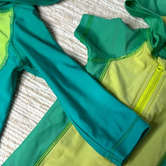 24m-2T short and long sleeve rashguards 1/2zip up - Picture 4 of 12